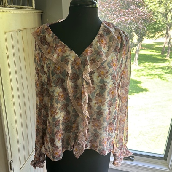 Aritzia Wilfred‎ Eden Floral Chiffon Blouse - Picture 2 of 14